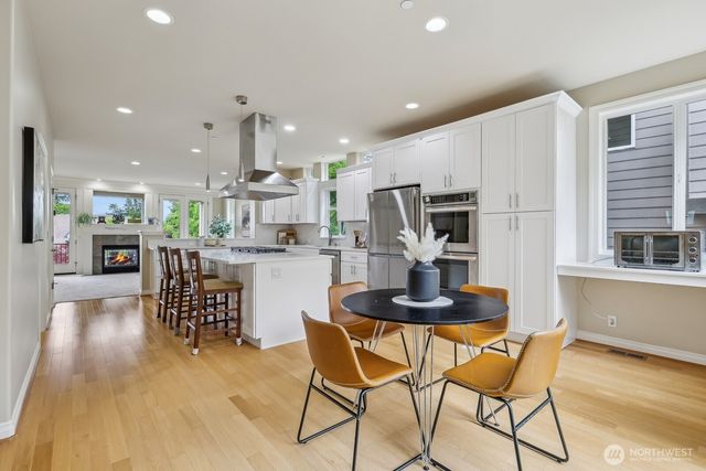 721 Lingering Pine Drive NW, Issaquah, WA 98027