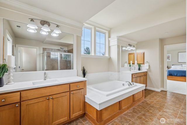 721 Lingering Pine Drive NW, Issaquah, WA 98027