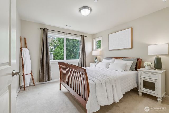 721 Lingering Pine Drive NW, Issaquah, WA 98027