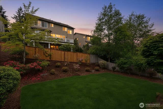 721 Lingering Pine Drive NW, Issaquah, WA 98027