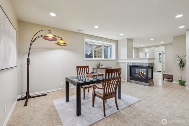 721 Lingering Pine Drive NW, Issaquah, WA 98027