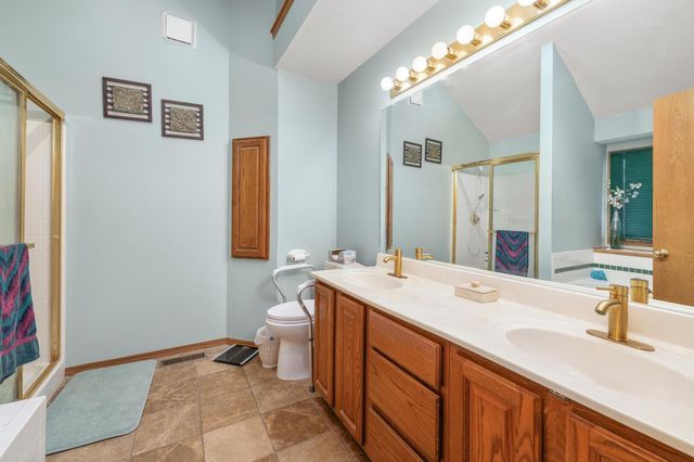 12101 E Moonglow Ave, Derby, KS 67037