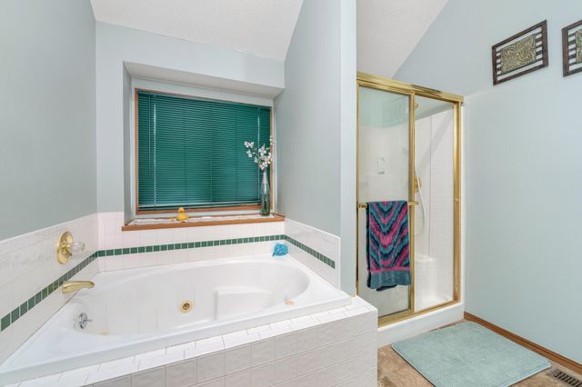 12101 E Moonglow Ave, Derby, KS 67037