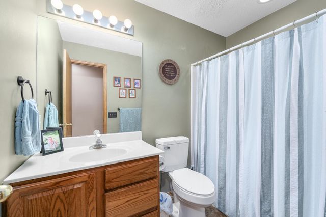 12101 E Moonglow Ave, Derby, KS 67037