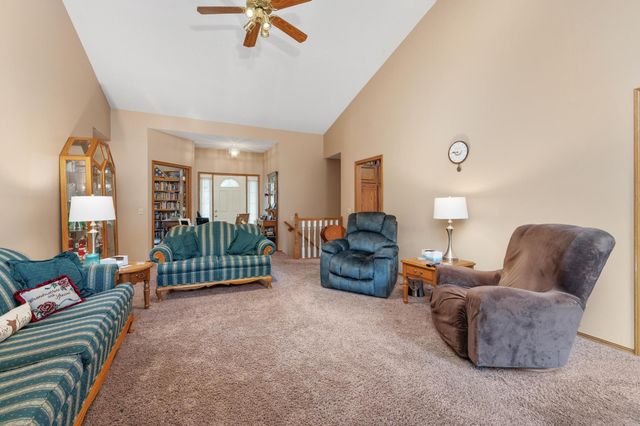 12101 E Moonglow Ave, Derby, KS 67037