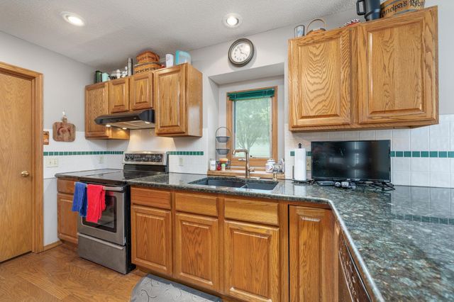 12101 E Moonglow Ave, Derby, KS 67037