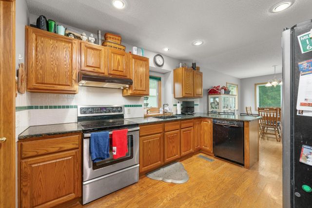 12101 E Moonglow Ave, Derby, KS 67037