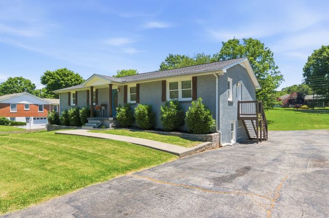 307 S Hummingbird Ln, Dickson, TN 37055