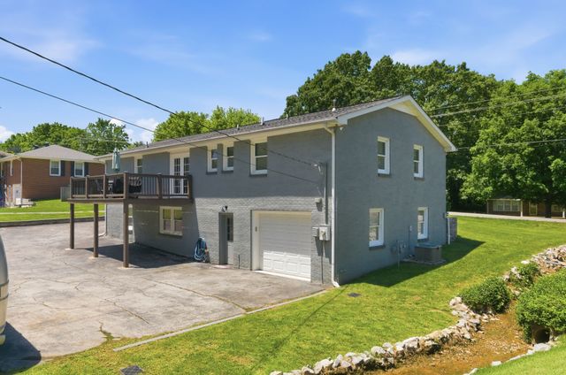 307 S Hummingbird Ln, Dickson, TN 37055