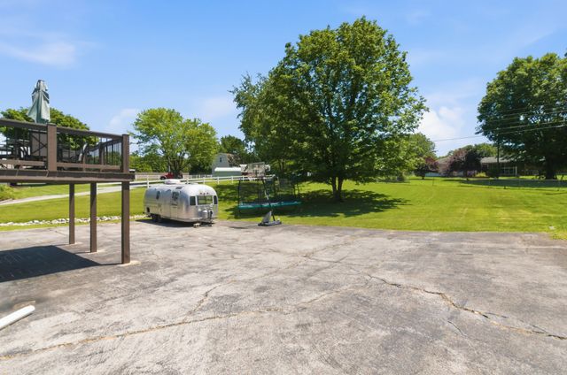 307 S Hummingbird Ln, Dickson, TN 37055