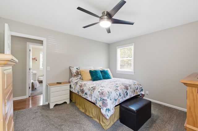 307 S Hummingbird Ln, Dickson, TN 37055