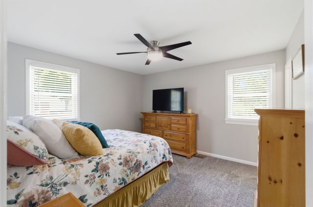 307 S Hummingbird Ln, Dickson, TN 37055