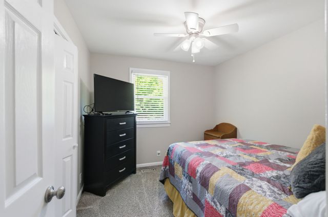 307 S Hummingbird Ln, Dickson, TN 37055