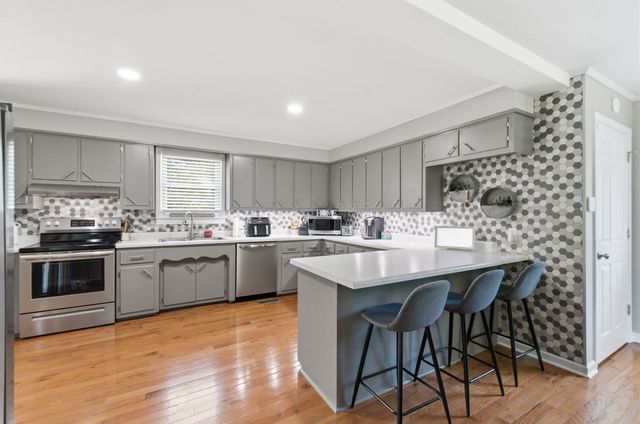 307 S Hummingbird Ln, Dickson, TN 37055