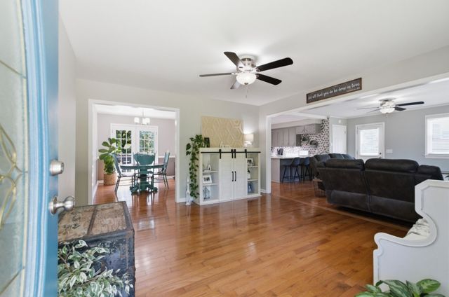 307 S Hummingbird Ln, Dickson, TN 37055