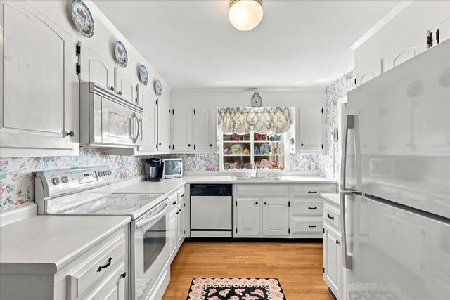 8 Loch Rannoch Way, Yarmouth Port, MA 02675