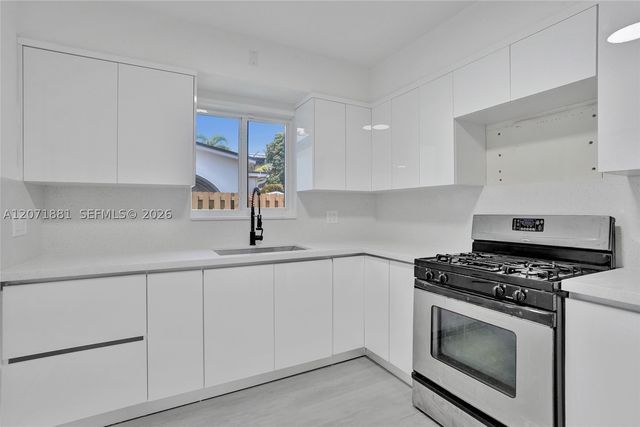 811 Finley Ct, Hollywood, FL 33020