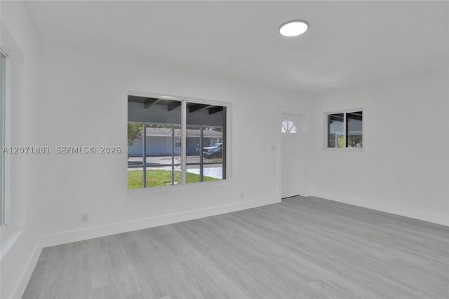 811 Finley Ct, Hollywood, FL 33020