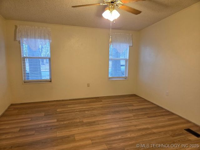 420828 E 1143 Road, Eufaula, OK 74432