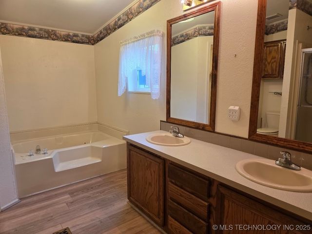 420828 E 1143 Road, Eufaula, OK 74432