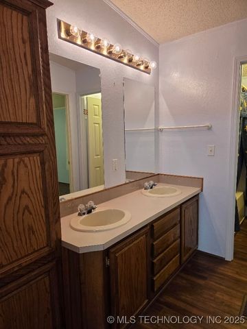 420828 E 1143 Road, Eufaula, OK 74432