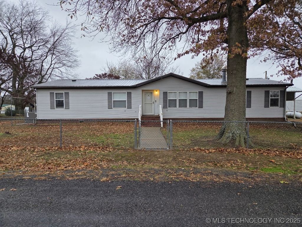 420828 E 1143 Road, Eufaula, OK 74432