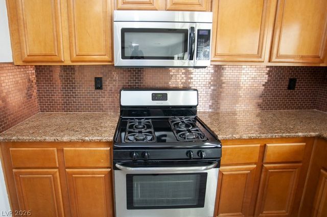 6525 Cedar Waxwing Street, North Las Vegas, NV 89084