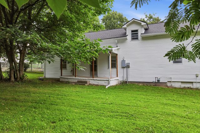 120 Bradley Ln, Cottontown, TN 37048