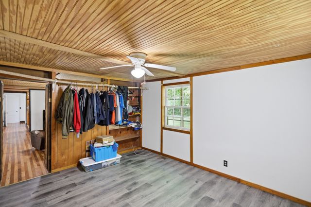120 Bradley Ln, Cottontown, TN 37048