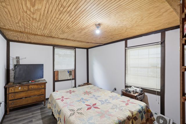 120 Bradley Ln, Cottontown, TN 37048