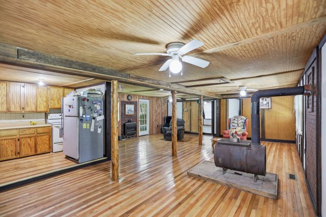 120 Bradley Ln, Cottontown, TN 37048