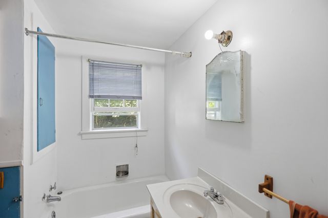 120 Bradley Ln, Cottontown, TN 37048
