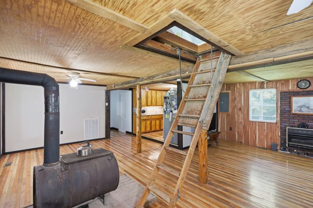 120 Bradley Ln, Cottontown, TN 37048