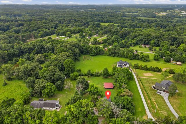 120 Bradley Ln, Cottontown, TN 37048