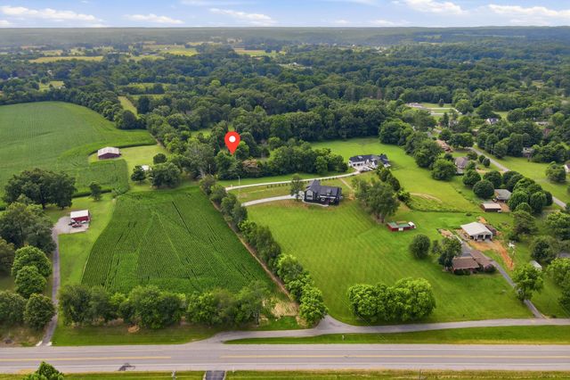 120 Bradley Ln, Cottontown, TN 37048