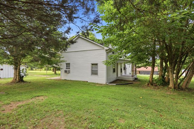 120 Bradley Ln, Cottontown, TN 37048