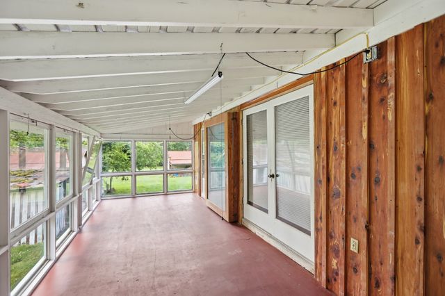120 Bradley Ln, Cottontown, TN 37048