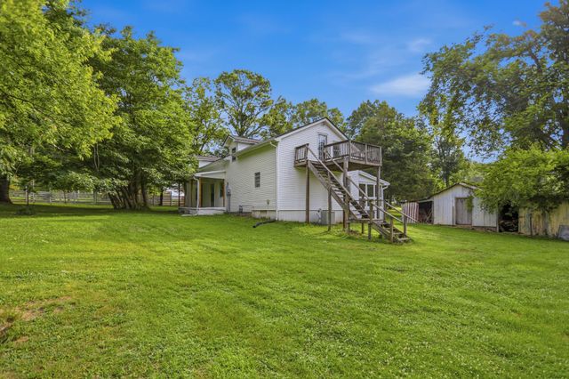 120 Bradley Ln, Cottontown, TN 37048