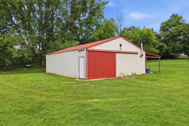 120 Bradley Ln, Cottontown, TN 37048