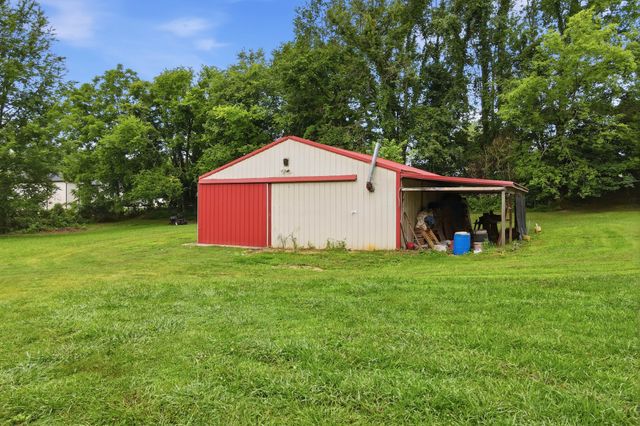 120 Bradley Ln, Cottontown, TN 37048