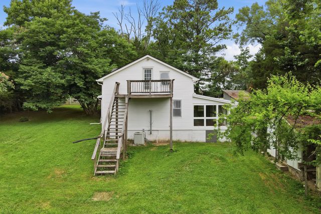 120 Bradley Ln, Cottontown, TN 37048
