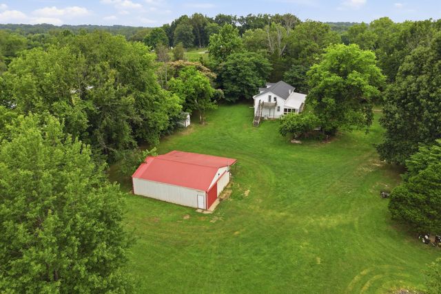 120 Bradley Ln, Cottontown, TN 37048