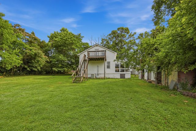 120 Bradley Ln, Cottontown, TN 37048