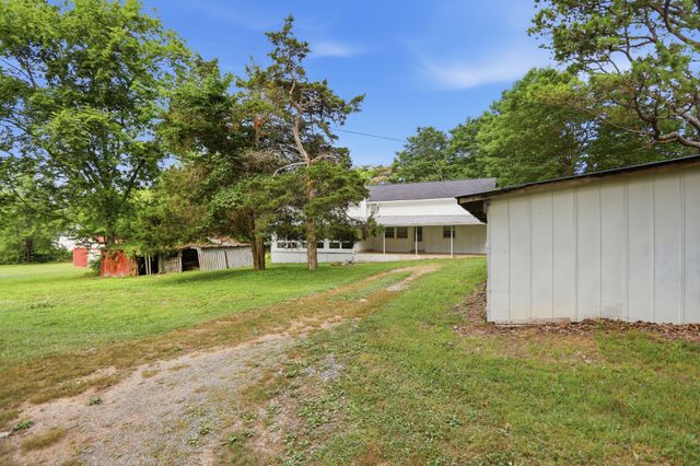 120 Bradley Ln, Cottontown, TN 37048