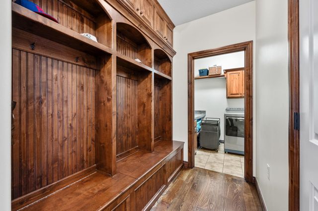 1427 E Timber Falls Ct, Andover, KS 67002