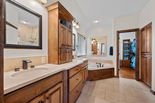 1427 E Timber Falls Ct, Andover, KS 67002