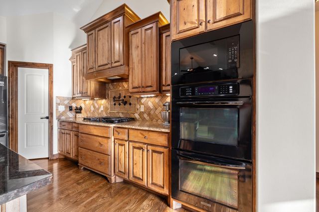 1427 E Timber Falls Ct, Andover, KS 67002