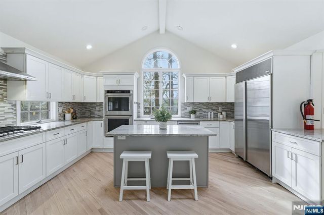 921 Franklin Lake Road, Franklin Lakes, NJ 07417