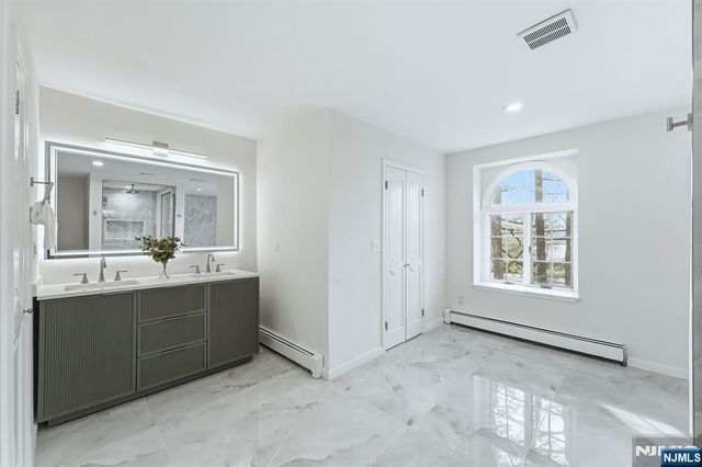 921 Franklin Lake Road, Franklin Lakes, NJ 07417