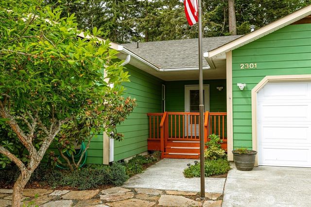 2301 SW Rosario Place, Oak Harbor, WA 98277